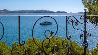 Villa for sale in Cala Fornells - 77819