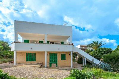 Villa to rent in Cala Llombards - R11655 Villa to rent in Cala Llombards - R11655