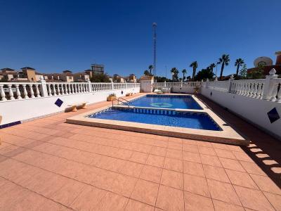 Villa for sale in Aguilar de Campoo - RB-71544