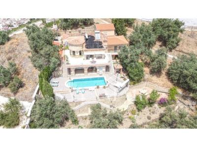 Villa for sale in Sayalonga - VH2512