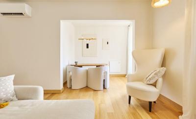 Apartment for sale in Puerto Banús, Marbella - EC-RR2619-ST
