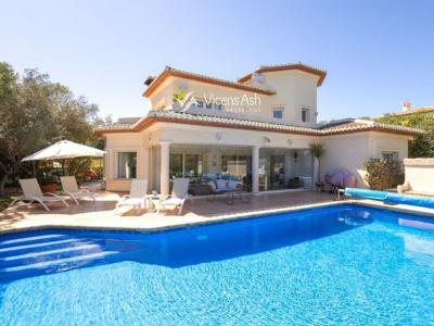 Villa for sale in Partida Comunes-Adsubia - 1006