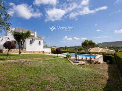Villa for sale in Partida Comunes-Adsubia - 1005