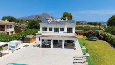 Villa for sale in Partida Comunes-Adsubia - 1086