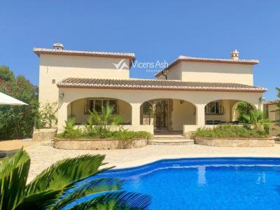 Villa for sale in Partida Comunes-Adsubia - 1017