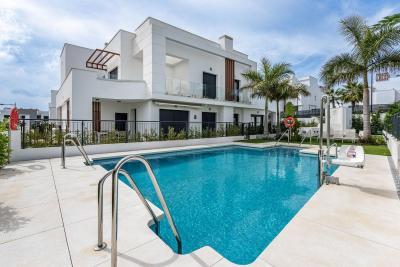 Casa in vendita a Estepona - R4986877
