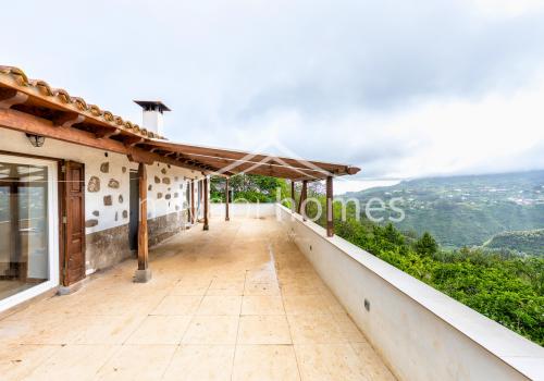 Country property for sale in Moya - MB25H83