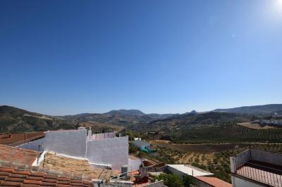 House for sale in Olvera - 2077