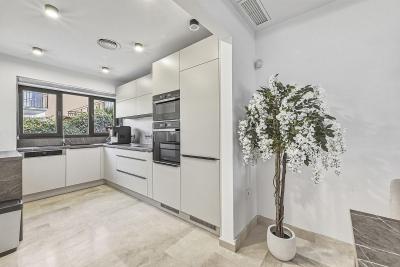 House for sale in Bahía de Marbella, Marbella - R5360689