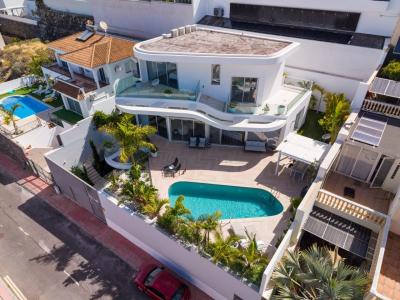 Villa for sale in Torviscas Centro y Alto, Adeje - LUX0155G