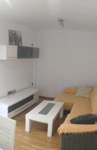 Apartment to rent in Zaidín, Granada - 44160
