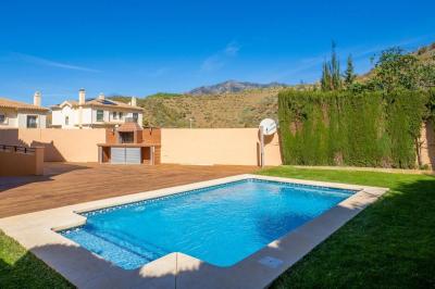 Villa for sale in Los Pacos - 3508
