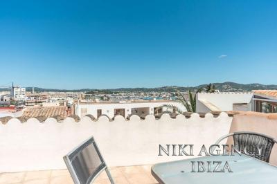 Chalet for sale in Dalt Vila - La Marina - CVE019
