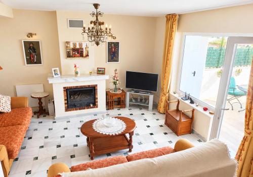 House for sale in Benalmádena Pueblo - F-101