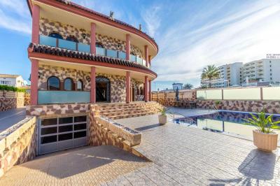 Villa for sale in La Zenia, Orihuela - C-1121 Villa for sale in La Zenia, Orihuela - C-1121