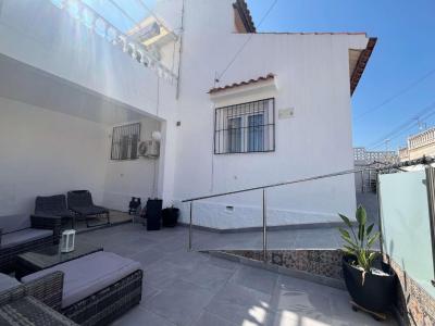 Бунгало на продажу в Los Almendros-La Florida - B-3518 Бунгало на продажу в Los Almendros-La Florida - B-3518
