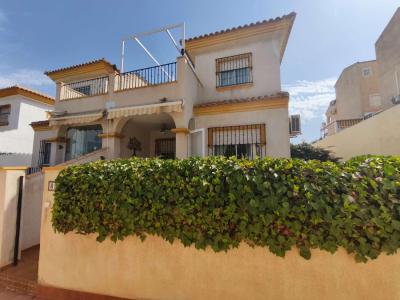 Дуплекс на продажу в Los Almendros-La Florida - B-3549 Дуплекс на продажу в Los Almendros-La Florida - B-3549