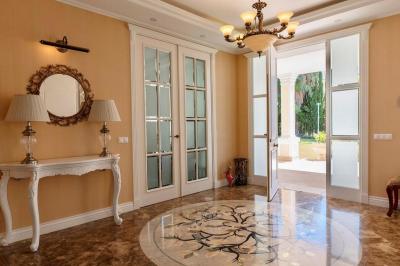 Villa myytävänä El Rosario-Ricmar - R5180743
