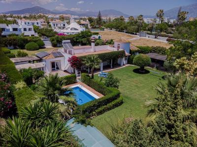 Villa for sale in San Pedro de Alcántara, Marbella - R5433838