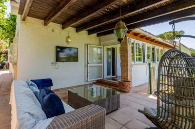 Villa for sale in San Pedro de Alcántara, Marbella - R5433838