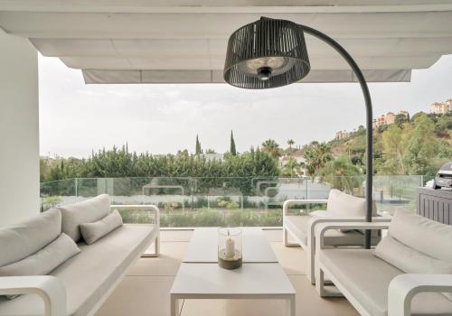 Apartment for sale in La Quinta, Benahavís - 7382-AGB