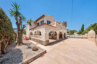 Villa for sale in Calpe Pueblo - W-04A8A4