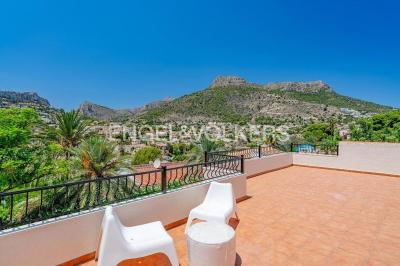 Villa for sale in Calpe Pueblo - W-04A8A4