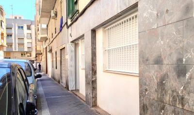 Carrús Este محلي للبيع - 3009_030009 Carrús Este محلي للبيع - 3009_030009