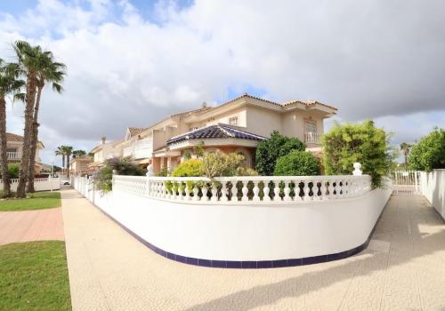 Bungalow for sale in Rojales - AA-3635