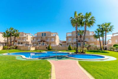 Bungalow for sale in Playa de los Locos, Torrevieja - AA-3637