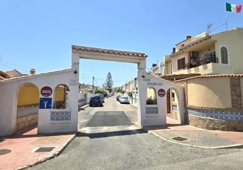 Bungalow for sale in Los Balcones - Los Altos del Edén, Torrevieja - AA-3674