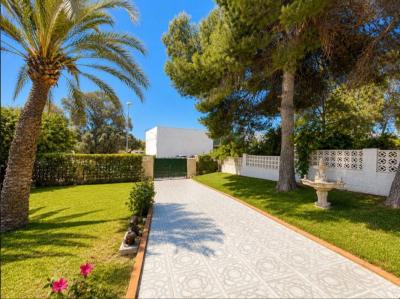 Chalet for sale in Los Balcones - Los Altos del Edén, Torrevieja - AA-3780