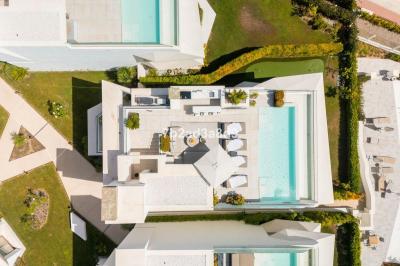 Villa for sale in Las Brisas - DPIe18966