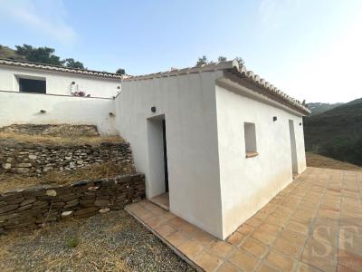 Villa for sale in Sayalonga - CV886