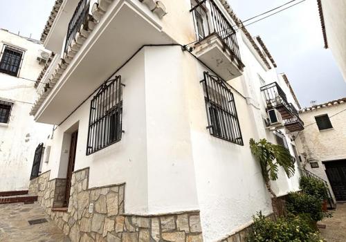Casa en venta en Sedella - TH1391