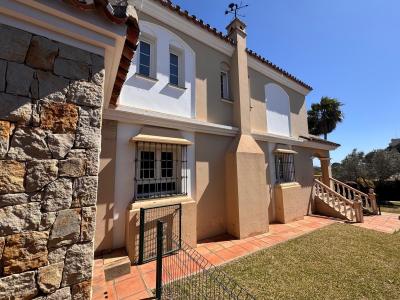 Chalet for sale in Las Lomas - DDH685