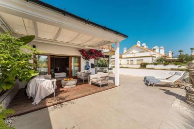 出售酒店式公寓Lomas De Marbella Club-Puente Romano - HH 2025 / 9544