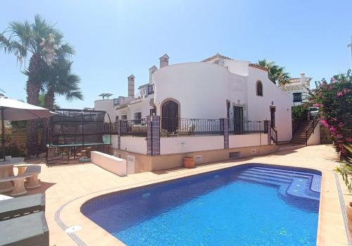 Properties in Algorfa