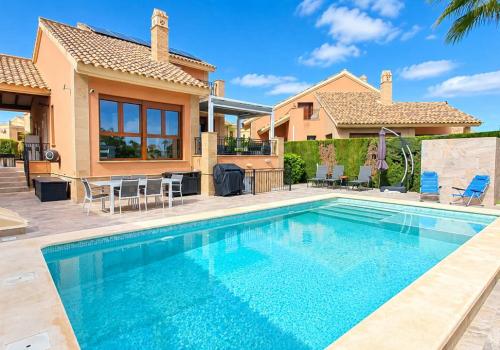 Properties in Algorfa