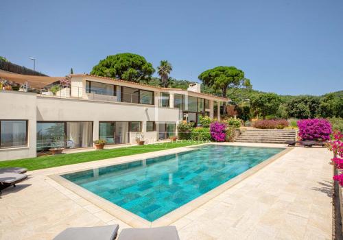 Properties in Begur