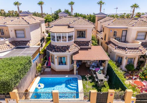 House for sale in Urbanizaciones - GL-15067