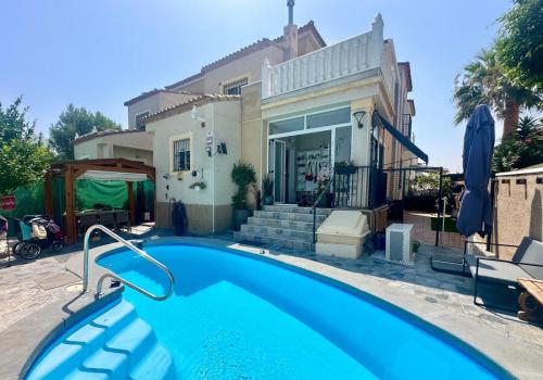 Properties in Algorfa