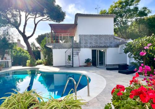 Villa to rent in Marbesa - EC-RE0123L Villa to rent in Marbesa - EC-RE0123L