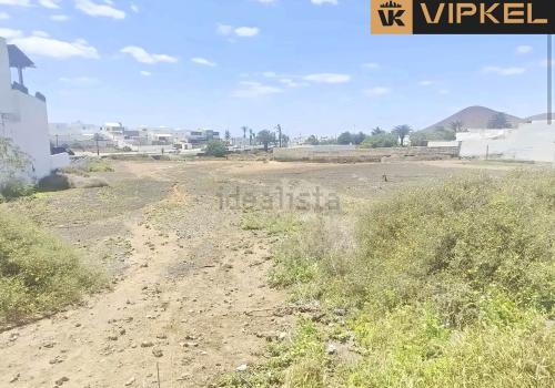 Lands in Las Palmas