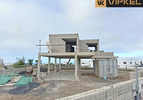 Lands in Las Palmas