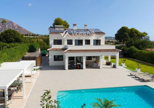 Villa for sale in Partida Comunes-Adsubia - 1086