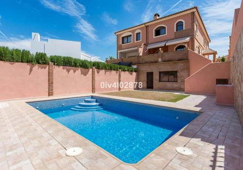 Villa for sale in Benalmádena - V-136/10163