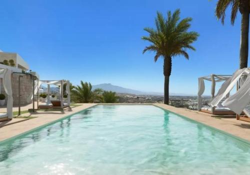 Apartamento en venta en La Concha-Resina Golf, Estepona - CLDS-81264