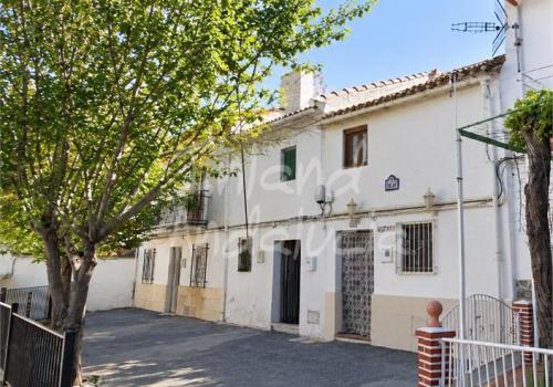 Houses in Benalúa de las Villas