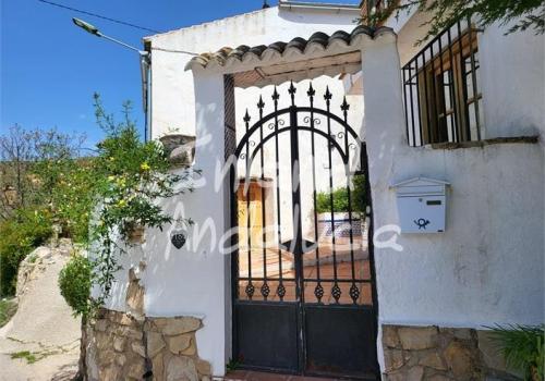 Villa for sale in Villanueva de Algaidas - CJ968